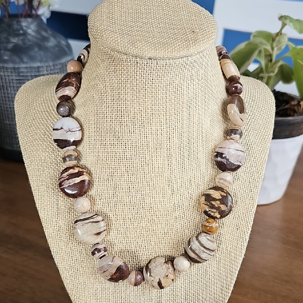 Elegant Earth-Tone Beaded Necklace